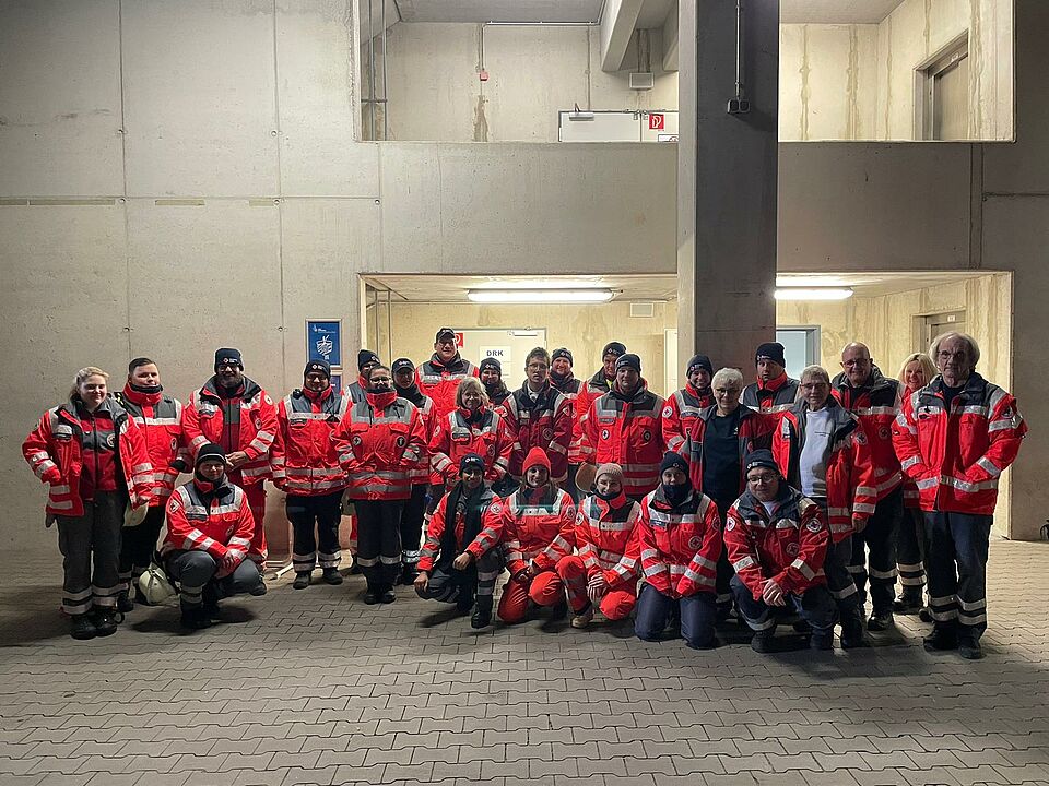 Gruppenfoto Ehrenamt 2023 Gruppenfoto der ehrenamtlichen Einsatzkräfte des DRK Duisburg