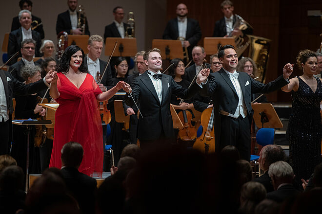 Musiker*innen verbeugen sich