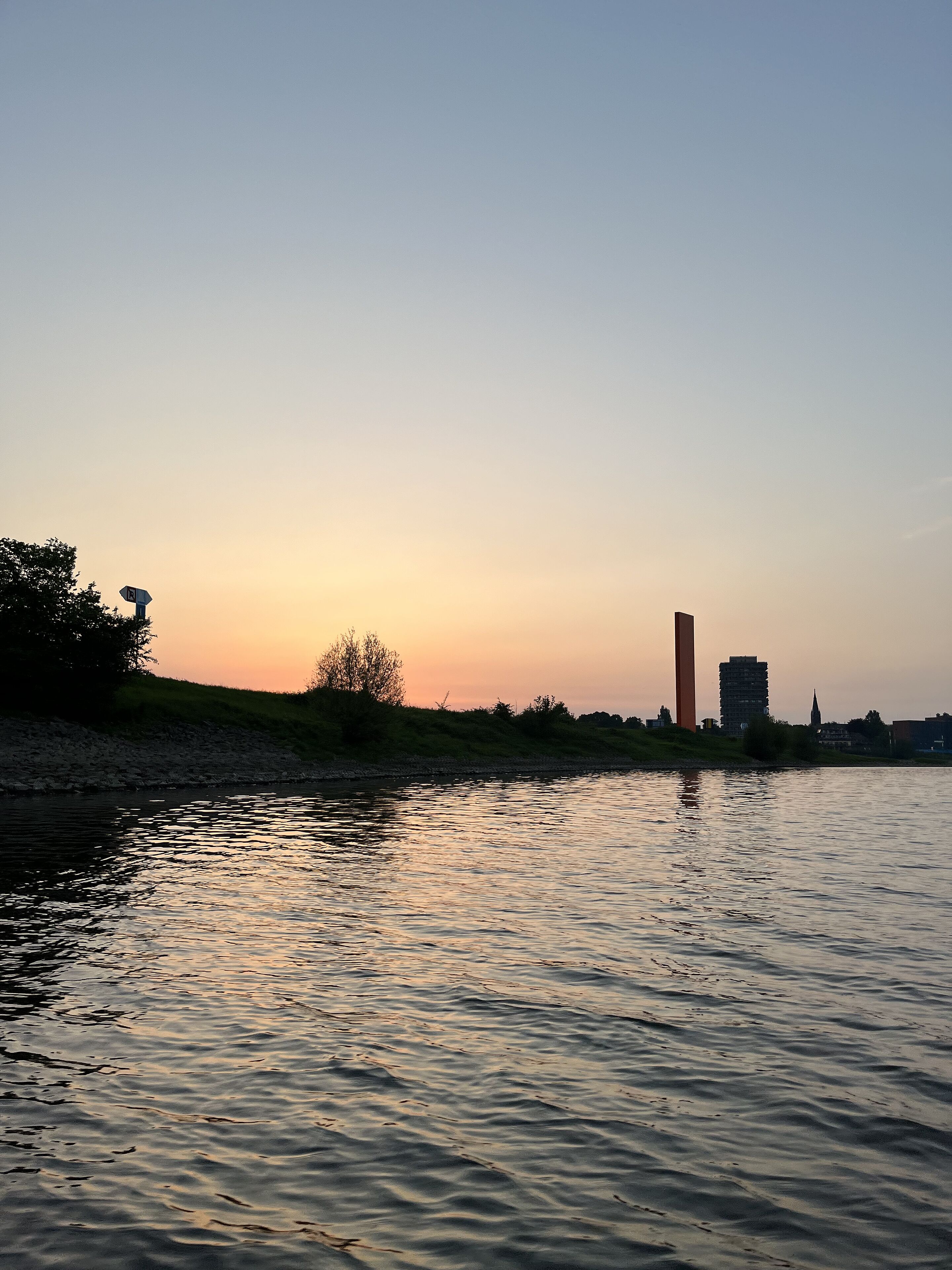 Sonnenuntergang am Rheinorange